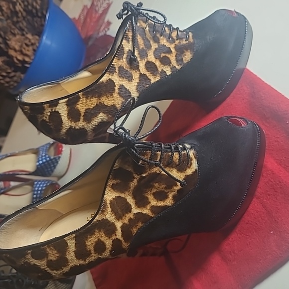 Christian Louboutin - Picture 7 of 9